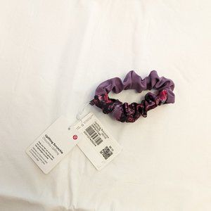 Lululemon Scrunchie purple NWT
